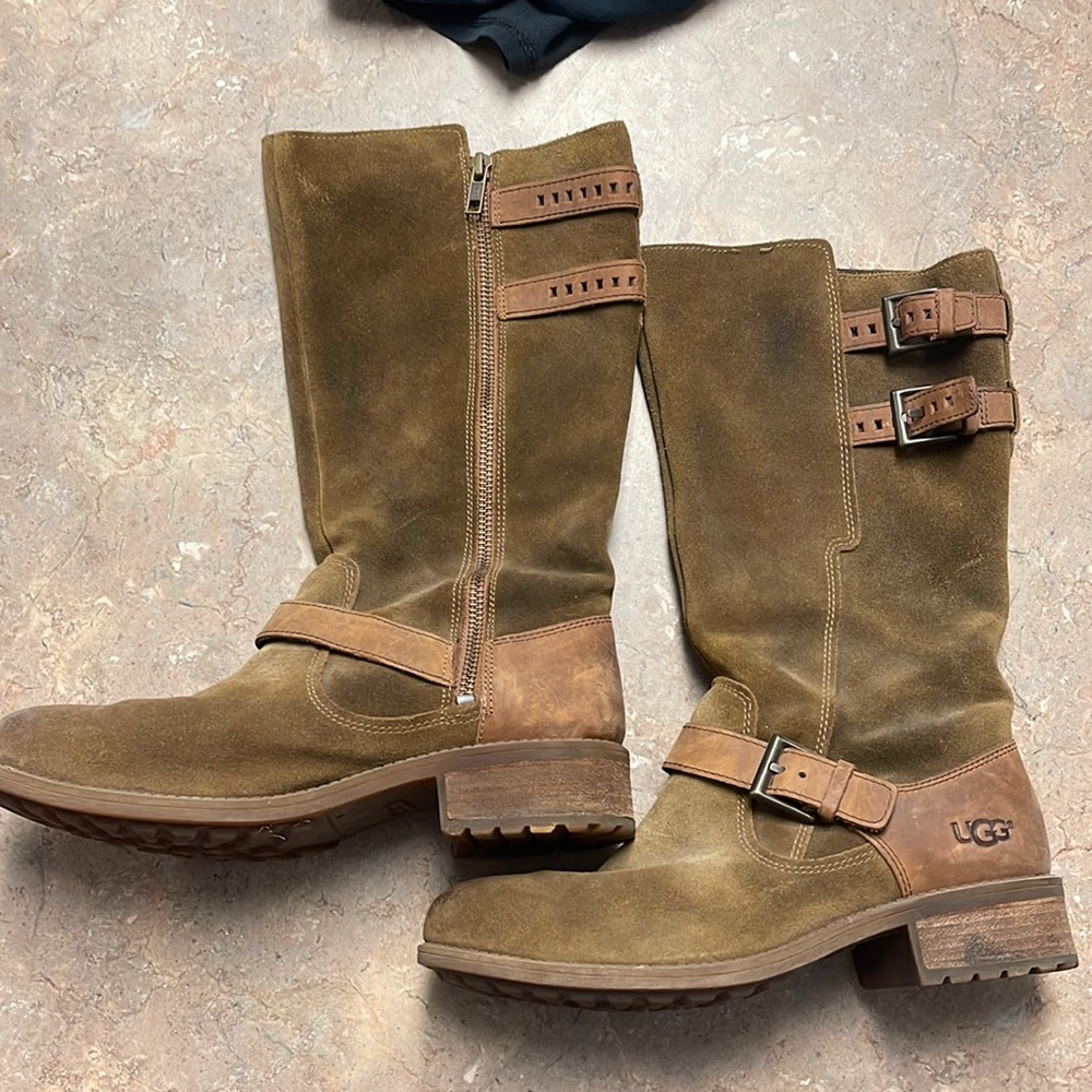 Woman’s 8.5 Uggs